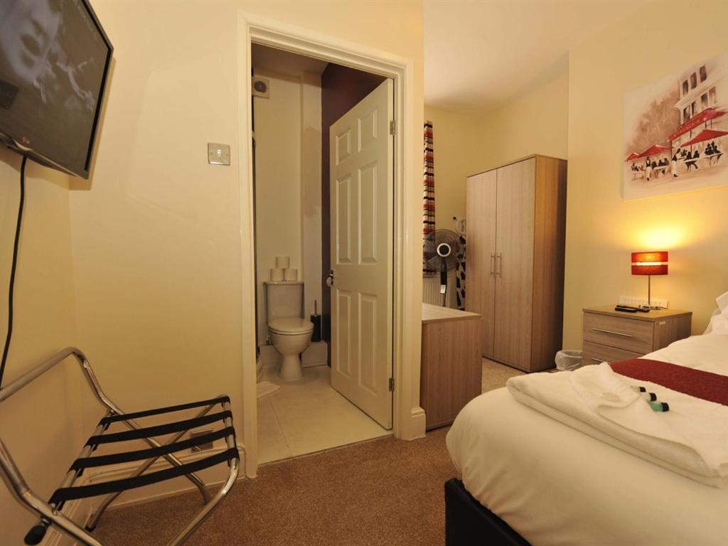 Gail'S Guest House Бари Екстериор снимка